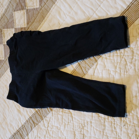 2 piece bundle.  Like new. Adorable Black leggings have ruffled behind. - Picture 5 of 8